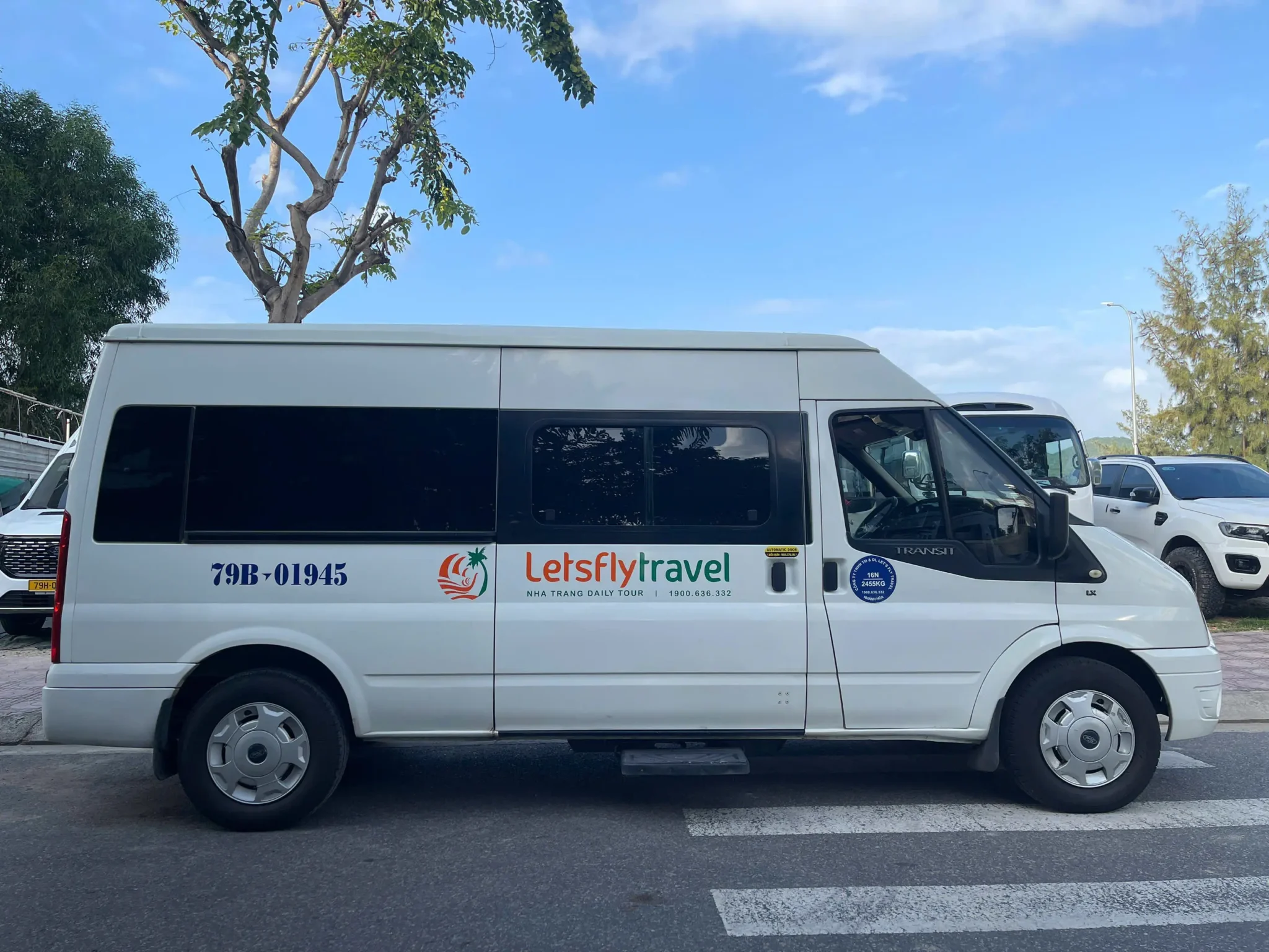 Dịch vụ cho thuê xe Nha Trang du lịch Let's Fly Travel Dịch vụ cho thuê xe Nha Trang du lịch Let's Fly Travel